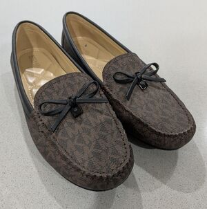 Brown Michael Kors Loafers with Black Bow Size 6.5M EUC